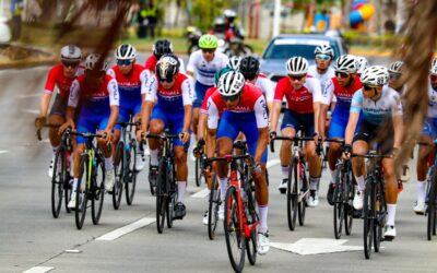 Ciclistas panameños en territorio salvadoreño